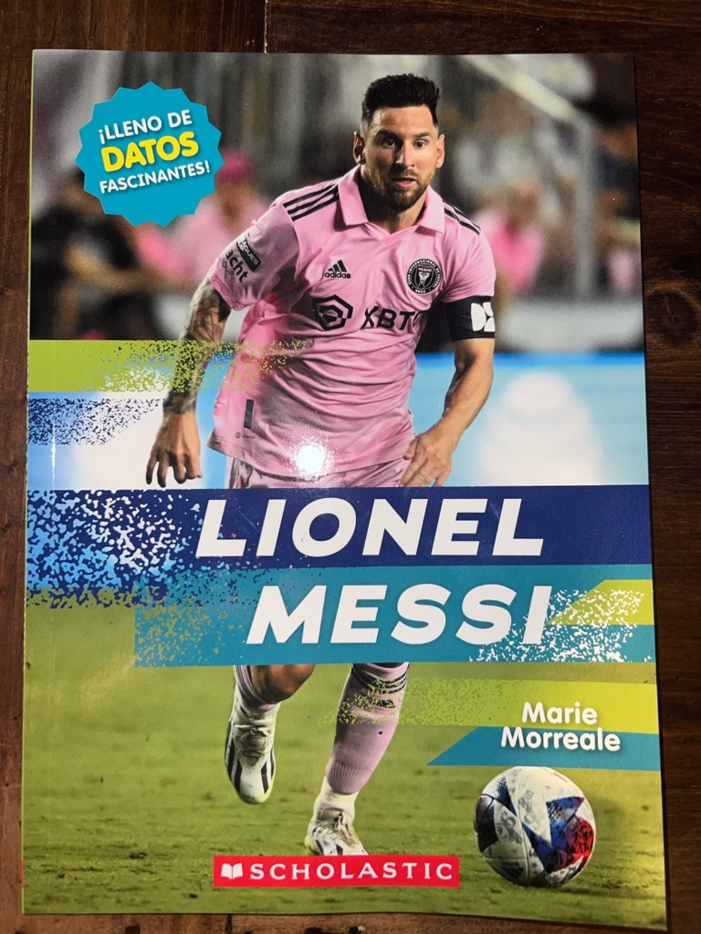 Spanish!! NWT Scholastic Lionel Messi Kid’s Book